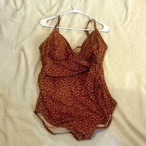 Maternity bathing suit worn once